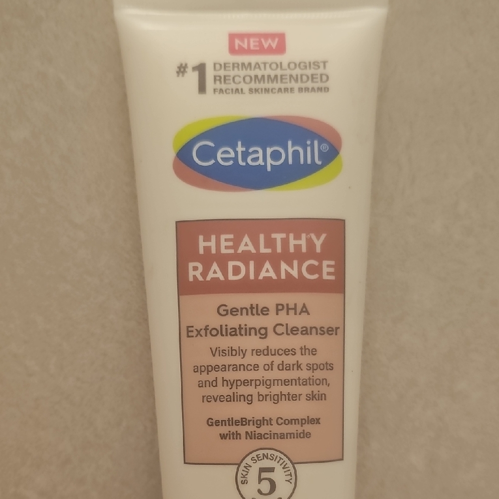 Cetaphil Healthy Radiance Gentle PHA Exfoliating Cleanser